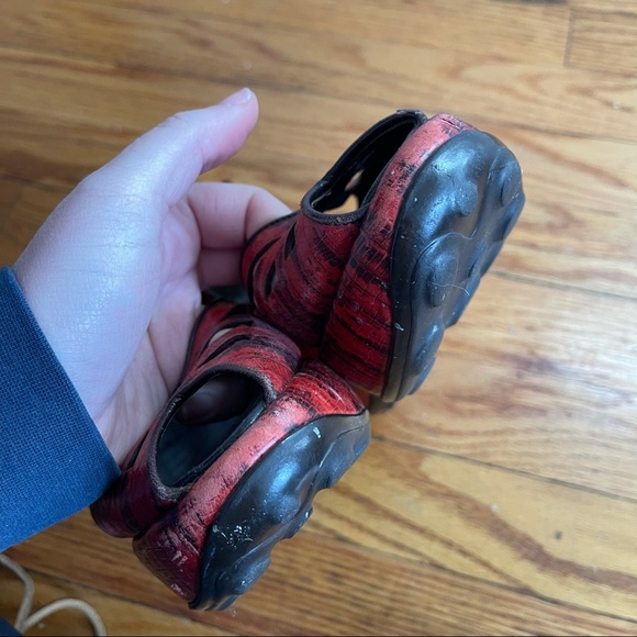 Miu Miu Vintage Platform Peep Toe Ankle Strap Sandals in Red & Black - Picture 8 of 12